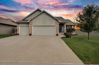 706 S Horseshoe Bnd, Maize, KS 67101