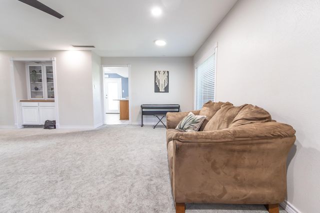 5000 Bama Drive, Arlington, TX 76017