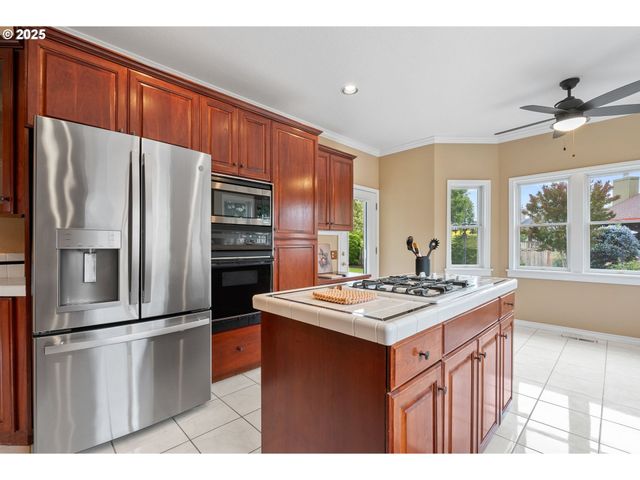 2303 Miller Farm Rd, Woodburn, OR 97071