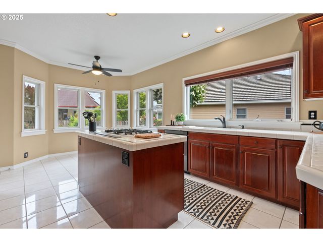2303 Miller Farm Rd, Woodburn, OR 97071