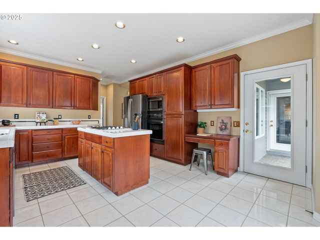 2303 Miller Farm Rd, Woodburn, OR 97071