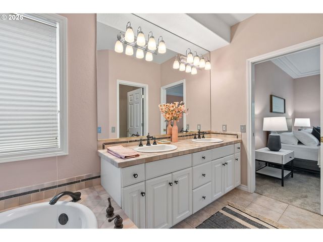 2303 Miller Farm Rd, Woodburn, OR 97071