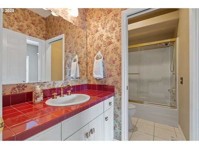 2303 Miller Farm Rd, Woodburn, OR 97071