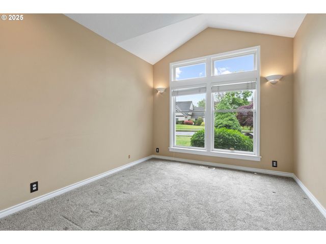 2303 Miller Farm Rd, Woodburn, OR 97071