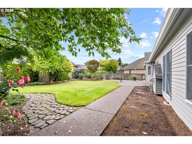 2303 Miller Farm Rd, Woodburn, OR 97071
