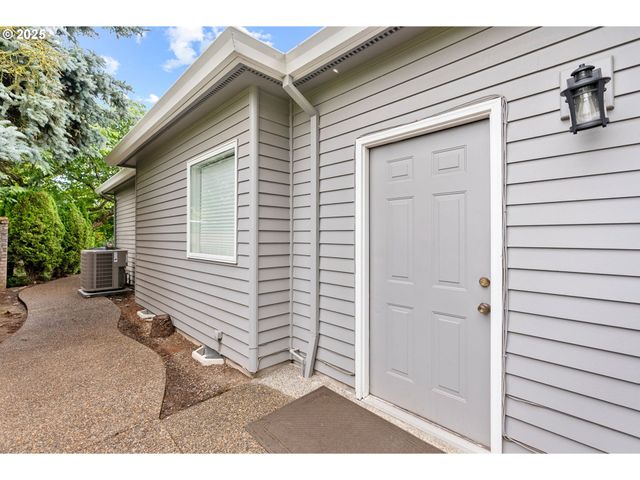 2303 Miller Farm Rd, Woodburn, OR 97071