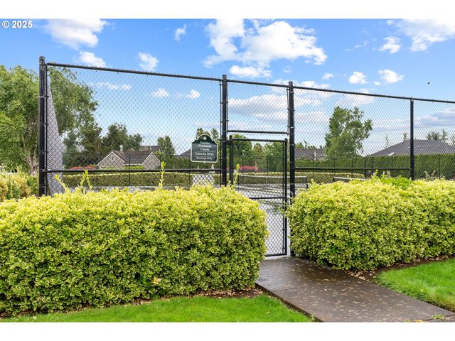 2303 Miller Farm Rd, Woodburn, OR 97071