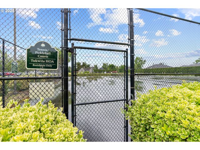 2303 Miller Farm Rd, Woodburn, OR 97071
