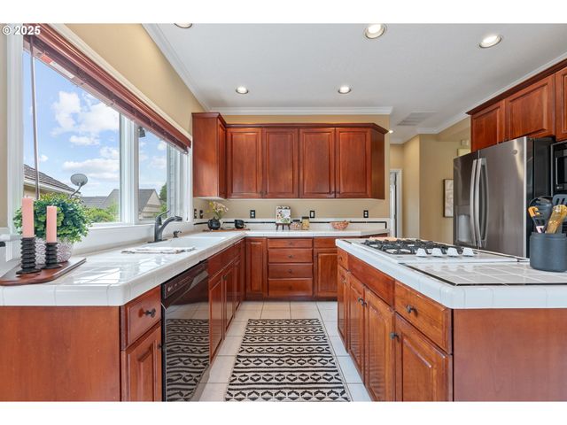 2303 Miller Farm Rd, Woodburn, OR 97071