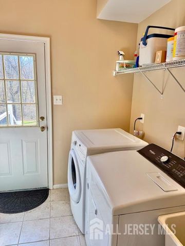 1 Schindler Lane, Monroe, NJ 08831