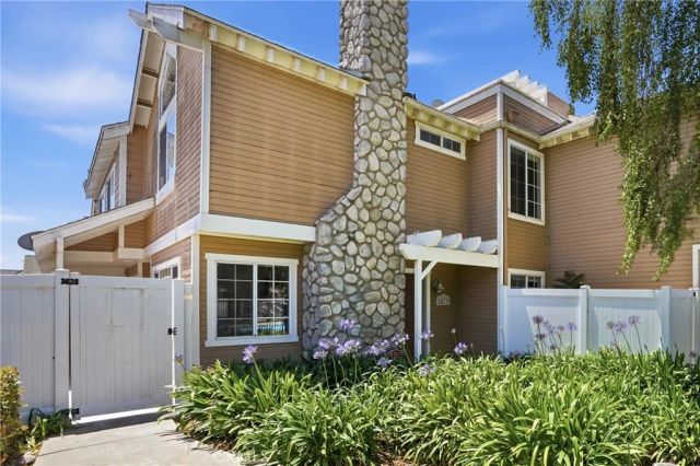 2473 Village Green, Santa Maria, CA 93455