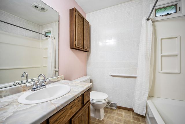 4760 NW 6th Drive, Des Moines, IA 50313