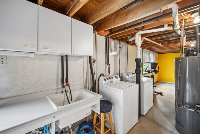 4760 NW 6th Drive, Des Moines, IA 50313