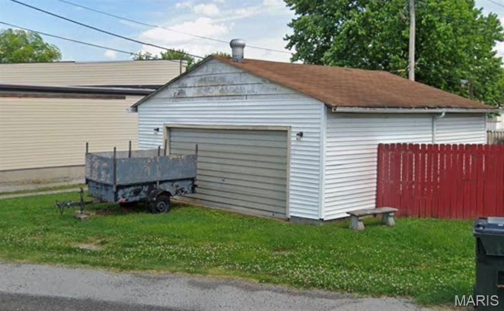 Image 2 of property listing at 526 Columbia Road, Dupo, IL 62239