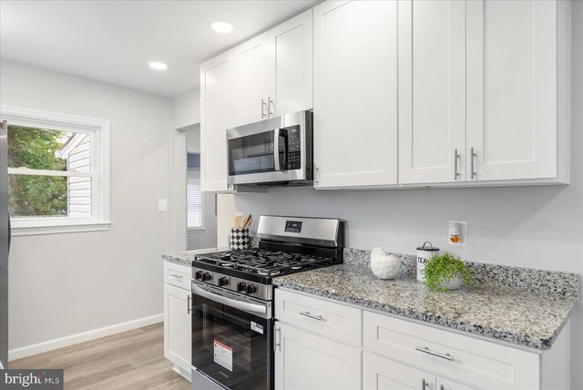 5009 RAVENSWOOD RD, Riverdale, MD 20737