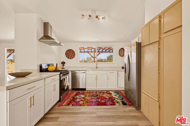60939 Sunny Vista Road, Landers, CA 92285