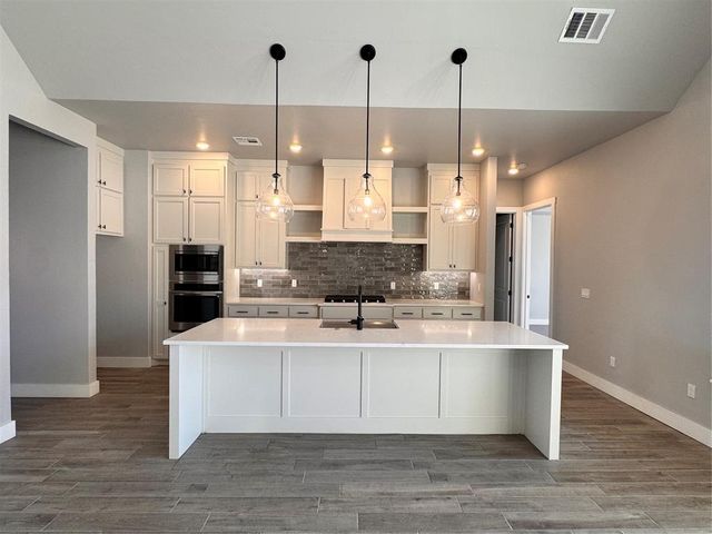 10140 NW 100th Street, Yukon, OK 73099