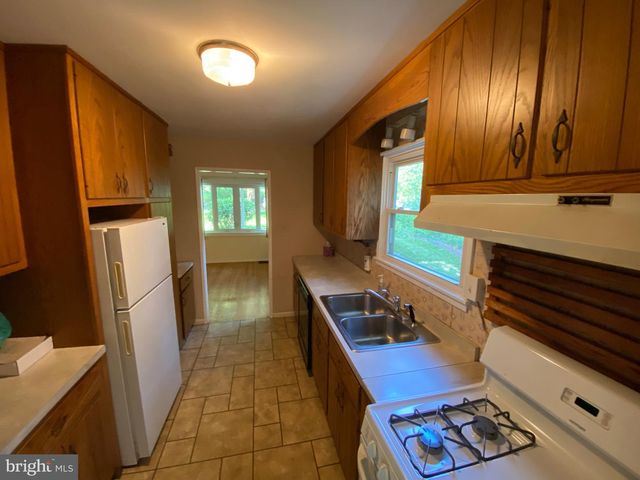 5 LANTERN LN, Malvern, PA 19355