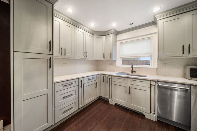 6630 W 95th Street 3D, Oak Lawn, IL 60453