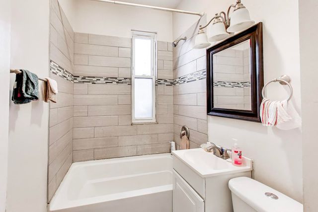 7524 S Ellis Avenue, Chicago, IL 60619