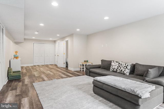 12 HOAG LN, Aston, PA 19014