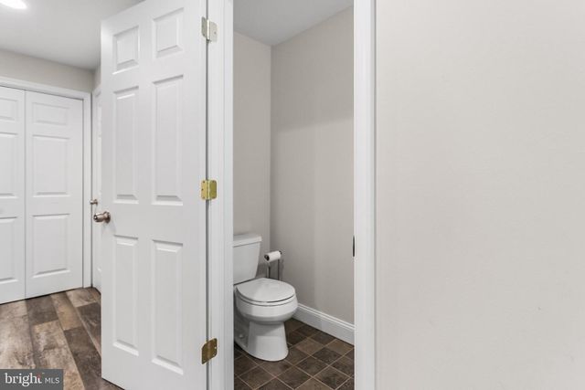 12 HOAG LN, Aston, PA 19014