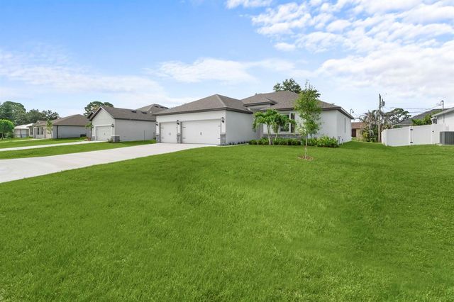 4562 SW Daemon Street, Port St. Lucie, FL 34953