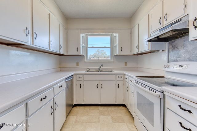 884 E Coquina Drive, Daytona Beach, FL 32117