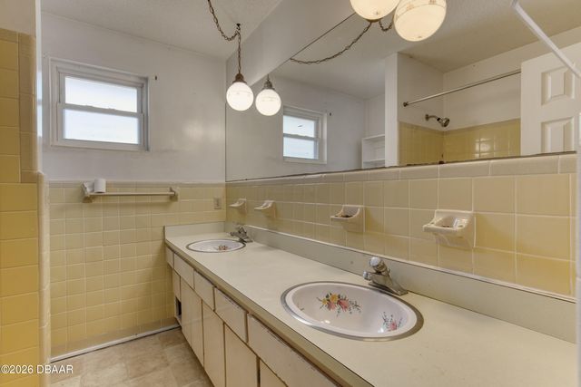 884 E Coquina Drive, Daytona Beach, FL 32117