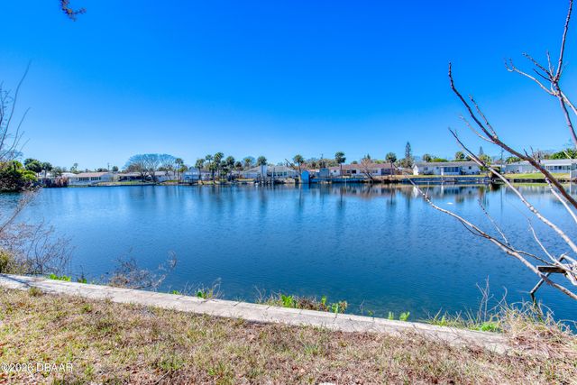 884 E Coquina Drive, Daytona Beach, FL 32117