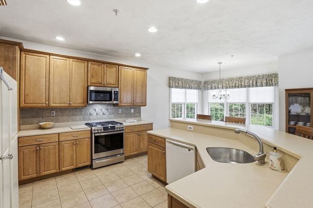 13 Stone Ridge Rd 13, Westford, MA 01886