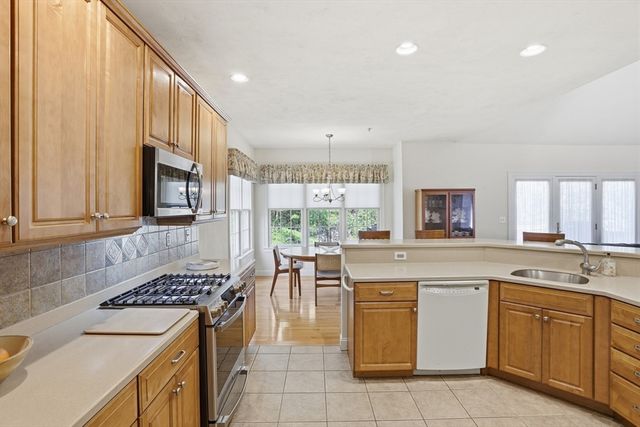 13 Stone Ridge Rd 13, Westford, MA 01886