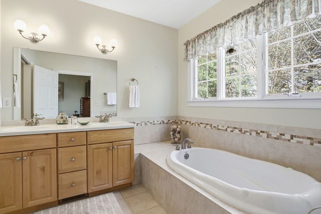 13 Stone Ridge Rd 13, Westford, MA 01886