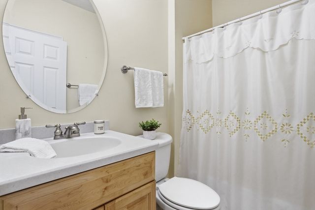 13 Stone Ridge Rd 13, Westford, MA 01886