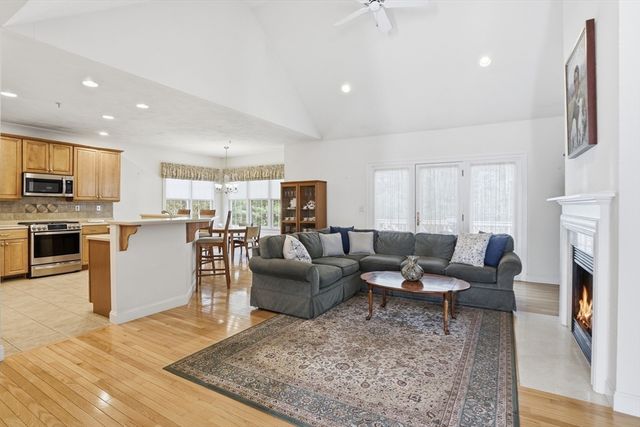13 Stone Ridge Rd 13, Westford, MA 01886