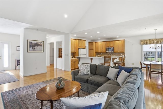 13 Stone Ridge Rd 13, Westford, MA 01886