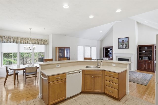 13 Stone Ridge Rd 13, Westford, MA 01886