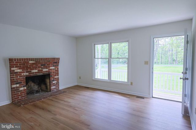 49 WATER ST, Sperryville, VA 22740