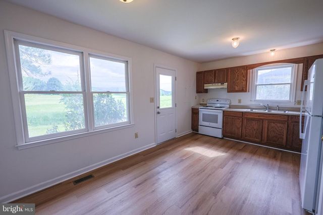 49 WATER ST, Sperryville, VA 22740