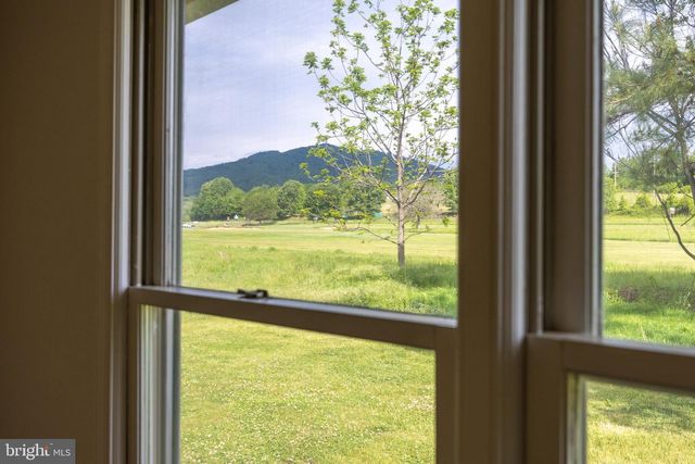 49 WATER ST, Sperryville, VA 22740