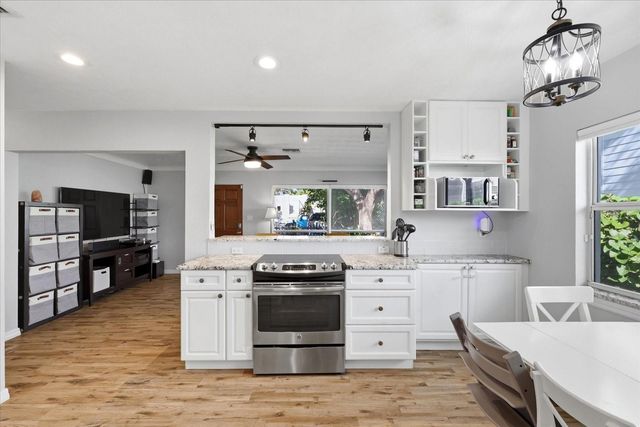 3021 10TH STREET N, St Petersburg, FL 33704