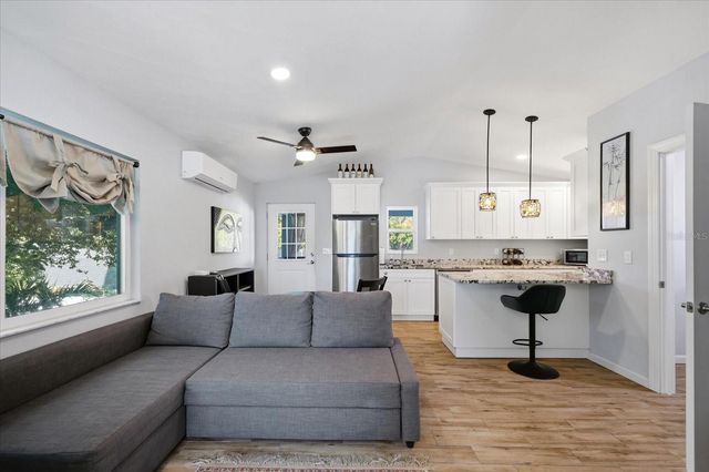 3021 10TH STREET N, St Petersburg, FL 33704