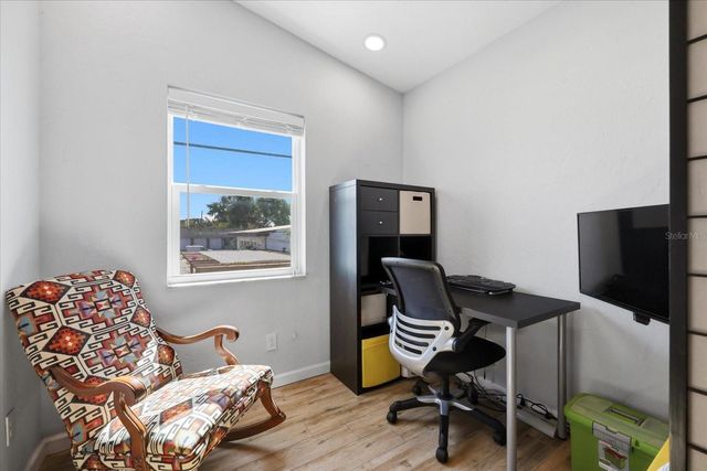 3021 10TH STREET N, St Petersburg, FL 33704