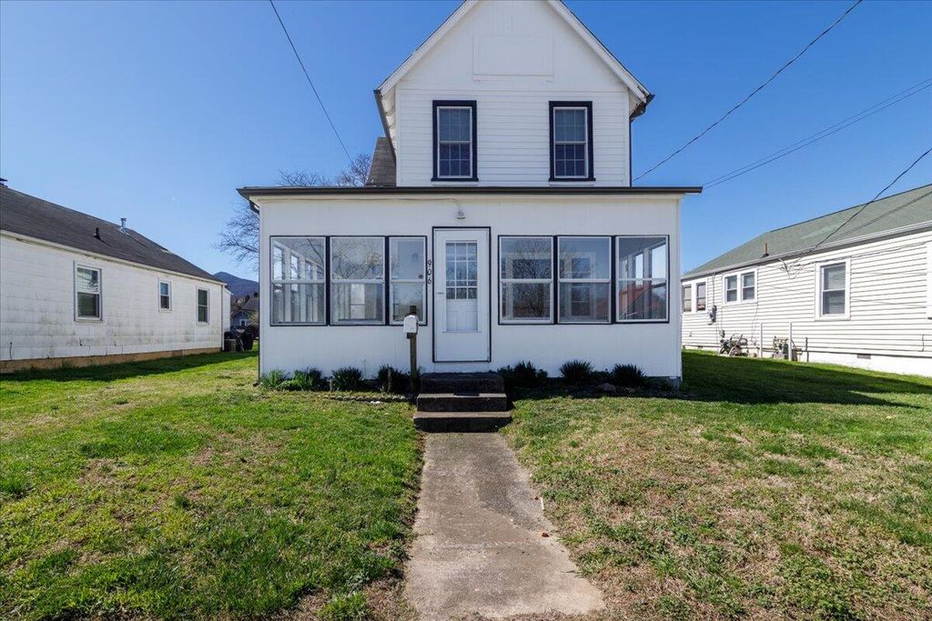 906 Front AVE, Salem, VA 24153