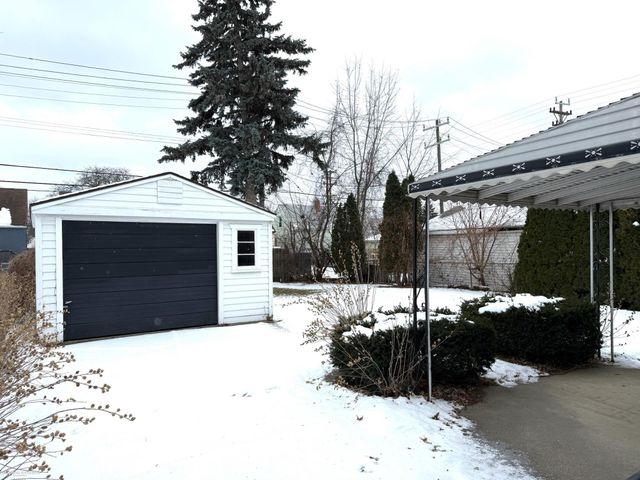 7218 Superior Street, Center Line, MI 48015