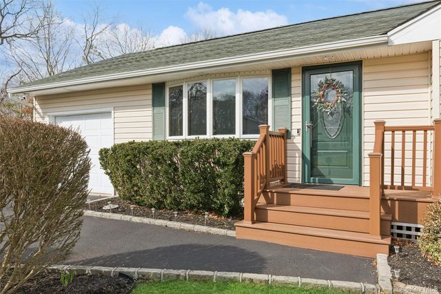 140 Oak Street, Medford, NY 11763