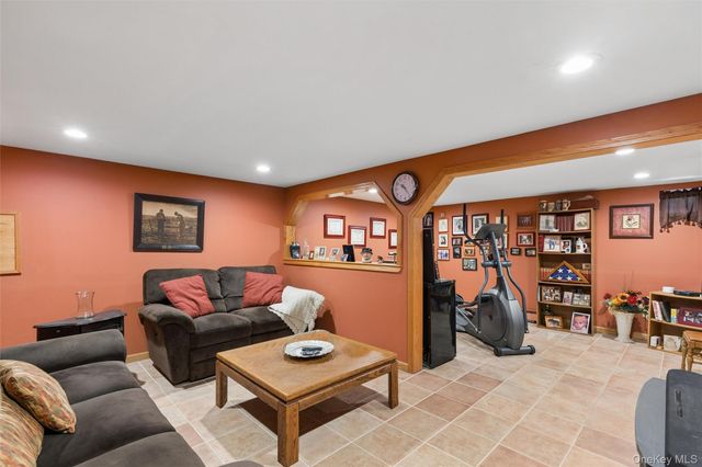 140 Oak Street, Medford, NY 11763