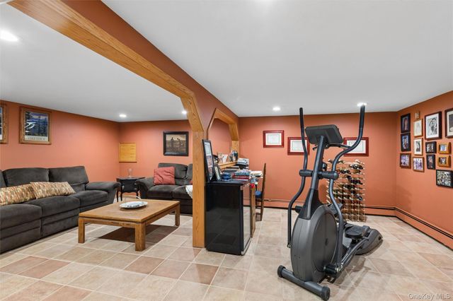 140 Oak Street, Medford, NY 11763