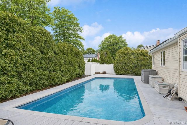 140 Oak Street, Medford, NY 11763