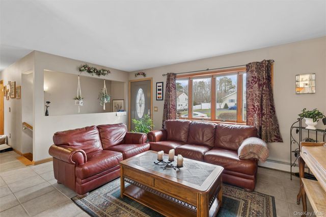 140 Oak Street, Medford, NY 11763